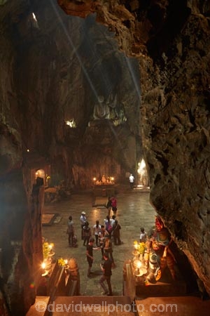 Asia;Asian;Buddhist-Temple;Buddhist-Temples;cave;cavern;caverns;caves;Central-Sea-region;Da-Nang;Danang;Dong-Huyen-Khong;grotto;grottoes;Huyen-Khong-Cave;Indochina;Marble-Mountain;Marble-Mountains;Mt.-Thuy;Ngu-Hanh-Son;Ngu-HÃ nh-Son-District;people;person;shrine;shrines;South-East-Asia;Southeast-Asia;temple;temples;Thuy-Son;tourism;tourist;tourists;Vietnam;Vietnamese