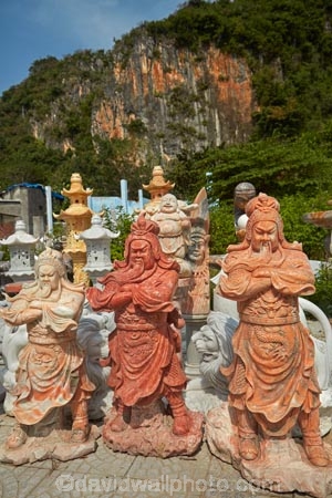 Asia;Asian;carving;carvings;Central-Sea-region;commerce;commercial;craft-market;craft-markets;Curio-and-Handcraft-Market;Curio-and-Handicraft-Market;Curio-Market;curio-markets;Da-Nang;Danang;handcraft;Handcraft-Market;Handcraft-Markets;handcrafts;handicraft;Handicraft-Market;Handicraft-Markets;handicrafts;Indochina;marble-carvings;Marble-Mountain;Marble-Mountains;marble-sculpture;market;market-place;market_place;marketplace;markets;Mt.-Thuy;Ngu-Hanh-Son;Ngu-HÃ nh-Son-District;retail;retailer;retailers;sculpture;sculptures;shop;shopping;shops;South-East-Asia;Southeast-Asia;souvenir;Souvenir-Market;souvenir-markets;souvenirs;stalls;stone-carving;stone-carvings;stone-sculpture;Thuy-Son;tourism;tourist-market;tourist-markets;tourist-shop;Vietnam;Vietnamese