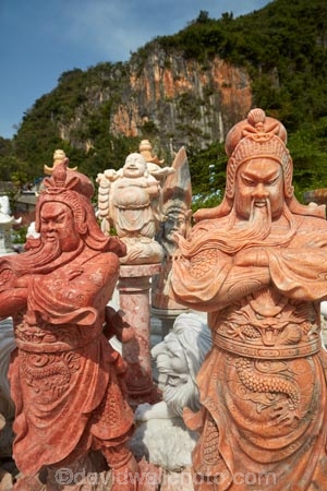 Asia;Asian;carving;carvings;Central-Sea-region;commerce;commercial;craft-market;craft-markets;Curio-and-Handcraft-Market;Curio-and-Handicraft-Market;Curio-Market;curio-markets;Da-Nang;Danang;handcraft;Handcraft-Market;Handcraft-Markets;handcrafts;handicraft;Handicraft-Market;Handicraft-Markets;handicrafts;Indochina;marble-carvings;Marble-Mountain;Marble-Mountains;marble-sculpture;market;market-place;market_place;marketplace;markets;Mt.-Thuy;Ngu-Hanh-Son;Ngu-HÃ nh-Son-District;retail;retailer;retailers;sculpture;sculptures;shop;shopping;shops;South-East-Asia;Southeast-Asia;souvenir;Souvenir-Market;souvenir-markets;souvenirs;stalls;stone-carving;stone-carvings;stone-sculpture;Thuy-Son;tourism;tourist-market;tourist-markets;tourist-shop;Vietnam;Vietnamese