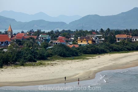 beach;beaches;Lang-Co;Lang-Co-Beach;North-Central-Coast;people;person;Tha-Thiên_Hu-Province;Thua-Thien_Hue-Province;Vietnam;Vietnamese;Asia