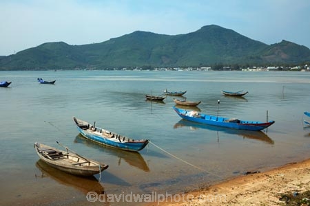 boat;boats;commercial-fishing-boat;commercial-fishing-boats;Dam-Lap-An;estuaries;estuary;fishing-boat;fishing-boats;inlet;inlets;lagoon;lagoons;Lang-Co;North-Central-Coast;Tha-Thiên_Hu-Province;Thua-Thien_Hue-Province;tidal;tide;Vietnam;Vietnamese;water;wooden-boat;wooden-boats;wooden-fishing-boat;wooden-fishing-boats;Ðm-Lp-An;Asia