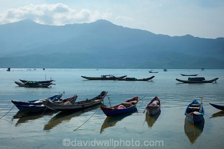 boat;boats;commercial-fishing-boat;commercial-fishing-boats;Dam-Lap-An;estuaries;estuary;fishing-boat;fishing-boats;inlet;inlets;lagoon;lagoons;Lang-Co;North-Central-Coast;Tha-Thiên_Hu-Province;Thua-Thien_Hue-Province;tidal;tide;Vietnam;Vietnamese;water;wooden-boat;wooden-boats;wooden-fishing-boat;wooden-fishing-boats;Ðm-Lp-An;Asia