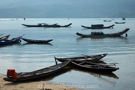boat;boats;commercial-fishing-boat;commercial-fishing-boats;Dam-Lap-An;estuaries;estuary;fishing-boat;fishing-boats;inlet;inlets;lagoon;lagoons;Lang-Co;North-Central-Coast;Tha-Thiên_Hu-Province;Thua-Thien_Hue-Province;tidal;tide;Vietnam;Vietnamese;water;wooden-boat;wooden-boats;wooden-fishing-boat;wooden-fishing-boats;Ðm-Lp-An;Asia