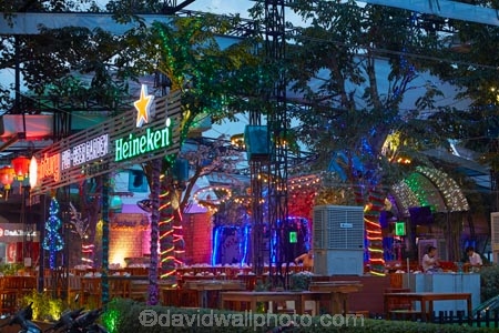 bar;bars;cafe;cafes;coffee-shop;coffee-shops;dark;diner;diners;dining;dining-out;dusk;evening;Hu;Hue;light;lighting;lights;night;night-time;night_time;North-Central-Coast;restaurant;restaurants;Tha-Thiên_Hu-Province;Thua-Thien_Hue-Province;twilight;Vietnam;Vietnamese;Asia