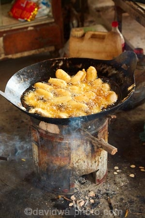 Asia;Asian;banana;bananas;deep-fried-banana;deep-fried-bananas;deep-frying;Mekong-Delta;South-East-Asia;Southeast-Asia;Tan-Hoa;Tien-Giang;Tien-Giang-Province;Vietnam;Vietnamese;wok;woks