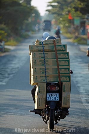 Asia;Asian;bike;bikes;Cho-Lach;Mekong-Delta;Mekong-Delta-Region;motorbike;motorbikes;motorcycle;motorcycles;motorscooter;motorscooters;over_load;over_loaded;overload;overloaded;scooter;scooters;South-East-Asia;Southeast-Asia;step_through;step_throughs;Vietnam;Vietnamese