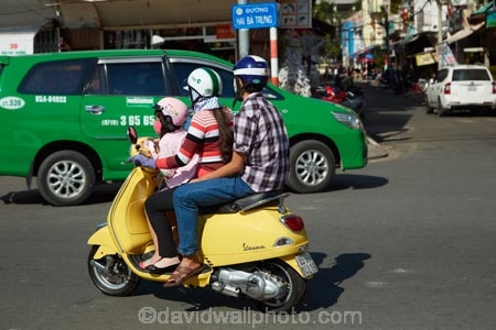 Asia;Asian;bike;bikes;Cn-Tho;Can-Tho;Can-Tho-City;family;Mekong-Delta;Mekong-Delta-Region;motorbike;motorbikes;motorcycle;motorcycles;motorscooter;motorscooters;overload;overloaded;people;person;scooter;scooters;South-East-Asia;Southeast-Asia;step_through;step_throughs;three;vespa;vespa-scooter;vespa-scooters;vespas;Vietnam;Vietnamese