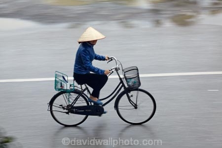 Asia;Asian-conical-hat;Asian-conical-hats;bicycle;bicycles;bike;bikes;blur;blurred;blurry;conical-hat;conical-hats;cycle;cycler;cyclers;cycles;cyclist;cyclists;female;females;leaf-hat;leaf-hats;Ninh-Binh;Ninh-Bình-province;Ninh-Hai;non-la;Northern-Vietnam;nón-lá;palm_leaf-conical-hat;people;person;push-bike;push-bikes;push_bike;push_bikes;pushbike;pushbikes;rain;raining;rainy;South-East-Asia;Southeast-Asia;speed-blur;street;street-scene;street-scenes;streets;Van-Lam-Village;Vietnam;Vietnamese;Vietnamese-conical-hat;Vietnamese-conical-hats;Vietnamese-hat;Vietnamese-hats;Vietnamese-symbol;woman;women