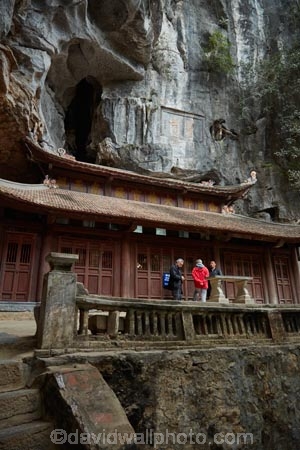 Asia;Bich-Dong-Pagoda;cave;caves;Chua-Bich-Dong;Jade-Cavern;limestone-cave;limestone-caves;Ninh-Binh;Ninh-Bình-province;Northern-Vietnam;pagoda;pagodas;people;person;South-East-Asia;Southeast-Asia;Tam-Coc;temple;temples;tourist;tourists;Trang-An-Lanscape-Complex;Trang-An-World-Heritage-Site;UN-world-heritage-area;UN-world-heritage-site;UNESCO-World-Heritage-area;UNESCO-World-Heritage-Site;united-nations-world-heritage-area;united-nations-world-heritage-site;Vietnam;Vietnamese;world-heritage;world-heritage-area;world-heritage-areas;World-Heritage-Park;World-Heritage-site;World-Heritage-Sites