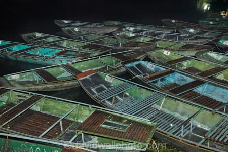 Asia;boat;boat-harbors;boat-harbour;boats;dark;dock;docks;dusk;evening;Ngo-Dong-River;night;night-time;night_time;Ninh-Binh;Ninh-Bình-province;Ninh-Hai;Northern-Vietnam;punt;punts;Red-River-Delta;row-boat;row-boats;South-East-Asia;Southeast-Asia;Tam-Coc;Tan-Coc;Three-Caves;tourism;tourist;tourist-boat;tourist-boats;tourists;Van-Lam-Village;Vietnam;Vietnamese