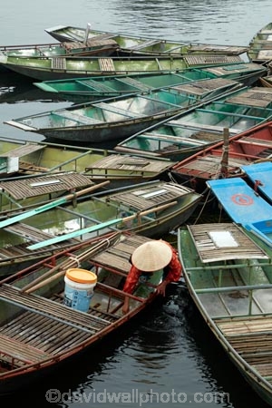 Asia;Asian-conical-hat;Asian-conical-hats;boat;boat-harbors;boat-harbour;boats;conical-hat;conical-hats;dock;docks;leaf-hat;leaf-hats;Ngo-Dong-River;Ninh-Binh;Ninh-Bình-province;Ninh-Hai;non-la;Northern-Vietnam;nón-lá;palm_leaf-conical-hat;people;person;punt;punts;Red-River-Delta;river;rivers;row-boat;row-boats;South-East-Asia;Southeast-Asia;Tam-Coc;Tan-Coc;Three-Caves;tourism;tourist;tourist-boat;tourist-boats;tourists;Van-Lam-Village;Vietnam;Vietnamese;Vietnamese-conical-hat;Vietnamese-conical-hats;Vietnamese-hat;Vietnamese-hats;Vietnamese-symbol;water
