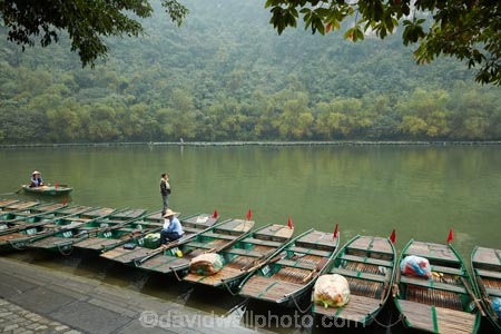 Asia;boat-harbors;boat-harbour;boat-harbours;dock;docks;Ninh-Binh;Ninh-Bình-province;Northern-Vietnam;people;person;Red-River-Delta;river;rivers;South-East-Asia;Southeast-Asia;Trang-An;Trang-An-Grottoes;Trang-An-Landscape-Complex;Trang-An-Lanscape-Complex;Trang-An-World-Heritage-Site;Tràng-An;UN-world-heritage-area;UN-world-heritage-site;UNESCO-World-Heritage-area;UNESCO-World-Heritage-Site;united-nations-world-heritage-area;united-nations-world-heritage-site;Vietnam;Vietnamese;water;wharf;wharfs;world-heritage;world-heritage-area;world-heritage-areas;World-Heritage-Park;World-Heritage-site;World-Heritage-Sites