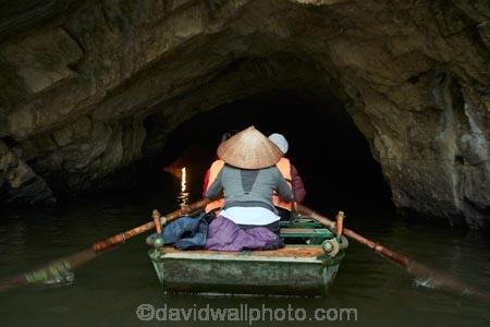 Asia;Asian;Asian-conical-hat;Asian-conical-hats;boat;boats;cave;cavern;caverns;caves;conical-hat;conical-hats;karst-topography;karsts;leaf-hat;leaf-hats;limestone-cave;limestone-caves;limestone-karst;limestone-karsts;limestone-landscape;Ninh-Binh;Ninh-Bình-province;non-la;Northern-Vietnam;nón-lá;palm_leaf-conical-hat;people;person;punt;punts;Red-River-Delta;river;rivers;row-boat;row-boats;South-East-Asia;Southeast-Asia;tourism;tourist;tourist-boat;tourist-boats;tourists;Trang-An;Trang-An-Grottoes;Trang-An-Landscape-Complex;Trang-An-Lanscape-Complex;Trang-An-World-Heritage-Site;Tràng-An;UN-world-heritage-area;UN-world-heritage-site;UNESCO-World-Heritage-area;UNESCO-World-Heritage-Site;united-nations-world-heritage-area;united-nations-world-heritage-site;Vietnam;Vietnamese;Vietnamese-conical-hat;Vietnamese-conical-hats;Vietnamese-hat;Vietnamese-hats;Vietnamese-symbol;water;world-heritage;world-heritage-area;world-heritage-areas;World-Heritage-Park;World-Heritage-site;World-Heritage-Sites