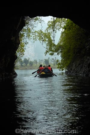 Asia;Asian;boat;boats;cave;cavern;caverns;caves;karst-topography;karsts;limestone-cave;limestone-caves;limestone-karst;limestone-karsts;limestone-landscape;Ninh-Binh;Ninh-Bình-province;Northern-Vietnam;people;person;punt;punts;Red-River-Delta;river;rivers;row-boat;row-boats;South-East-Asia;Southeast-Asia;tourism;tourist;tourist-boat;tourist-boats;tourists;Trang-An;Trang-An-Grottoes;Trang-An-Landscape-Complex;Trang-An-Lanscape-Complex;Trang-An-World-Heritage-Site;Tràng-An;UN-world-heritage-area;UN-world-heritage-site;UNESCO-World-Heritage-area;UNESCO-World-Heritage-Site;united-nations-world-heritage-area;united-nations-world-heritage-site;Vietnam;Vietnamese;water;world-heritage;world-heritage-area;world-heritage-areas;World-Heritage-Park;World-Heritage-site;World-Heritage-Sites