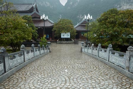 Asia;boat-station;bridge;bridges;cobbled;cobblestone;cobblestones;Ninh-Binh;Ninh-Bình-province;Northern-Vietnam;Red-River-Delta;South-East-Asia;Southeast-Asia;Trang-An;Trang-An-Landscape-Complex;Trang-An-Lanscape-Complex;Trang-An-World-Heritage-Site;Tràng-An;UN-world-heritage-area;UN-world-heritage-site;UNESCO-World-Heritage-area;UNESCO-World-Heritage-Site;united-nations-world-heritage-area;united-nations-world-heritage-site;Vietnam;Vietnamese;world-heritage;world-heritage-area;world-heritage-areas;World-Heritage-Park;World-Heritage-site;World-Heritage-Sites