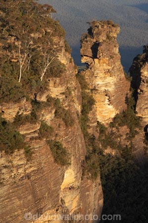 Australasia;Australia;Australian;Blue-Mountains;Blue-Mountains-N.P.;Blue-Mountains-National-Park;Blue-Mountains-NP;bluff;bluffs;cliff;cliffs;Echo-Point;erode;eroded;erosion;escarpment;escarpments;geological;geology;Jamison-Valley;Katoomba;last-light;late-light;lookout;lookouts;low-light;Meehni;mountainside;mountainsides;N.S.W.;New-South-Wales;NSW;panorama;panoramas;rock;rock-formation;rock-formations;rock-outcrop;rock-outcrops;rock-tor;rock-torr;rock-torrs;rock-tors;rocks;sandstone;scene;scenes;scenic-view;scenic-views;steep;stone;The-Three-Sisters;Three-Sisters;UN-world-heritage-site;UNESCO-World-Heritage-Site;united-nations-world-heritage-site;View;viewpoint;viewpoints;views;vista;vistas;world-heritage;world-heritage-area;world-heritage-areas;World-Heritage-Park;World-Heritage-site;World-Heritage-Sites