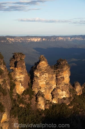 Australasia;Australia;Australian;Blue-Mountains;Blue-Mountains-N.P.;Blue-Mountains-National-Park;Blue-Mountains-NP;bluff;bluffs;cliff;cliffs;Echo-Point;erode;eroded;erosion;escarpment;escarpments;geological;geology;Gunnedoo;Jamison-Valley;Katoomba;last-light;late-light;lookout;lookouts;low-light;Meehni;mountainside;mountainsides;N.S.W.;New-South-Wales;NSW;panorama;panoramas;rock;rock-formation;rock-formations;rock-outcrop;rock-outcrops;rock-tor;rock-torr;rock-torrs;rock-tors;rocks;sandstone;scene;scenes;scenic-view;scenic-views;steep;stone;The-Three-Sisters;Three-Sisters;UN-world-heritage-site;UNESCO-World-Heritage-Site;united-nations-world-heritage-site;View;viewpoint;viewpoints;views;vista;vistas;Wimlah;world-heritage;world-heritage-area;world-heritage-areas;World-Heritage-Park;World-Heritage-site;World-Heritage-Sites