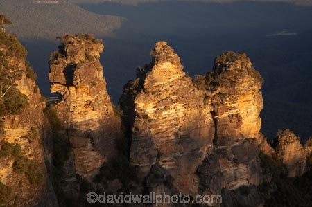 Australasia;Australia;Australian;Blue-Mountains;Blue-Mountains-N.P.;Blue-Mountains-National-Park;Blue-Mountains-NP;bluff;bluffs;cliff;cliffs;Echo-Point;erode;eroded;erosion;escarpment;escarpments;geological;geology;Gunnedoo;Jamison-Valley;Katoomba;last-light;late-light;lookout;lookouts;low-light;Meehni;mountainside;mountainsides;N.S.W.;New-South-Wales;NSW;panorama;panoramas;rock;rock-formation;rock-formations;rock-outcrop;rock-outcrops;rock-tor;rock-torr;rock-torrs;rock-tors;rocks;sandstone;scene;scenes;scenic-view;scenic-views;steep;stone;The-Three-Sisters;Three-Sisters;UN-world-heritage-site;UNESCO-World-Heritage-Site;united-nations-world-heritage-site;View;viewpoint;viewpoints;views;vista;vistas;Wimlah;world-heritage;world-heritage-area;world-heritage-areas;World-Heritage-Park;World-Heritage-site;World-Heritage-Sites