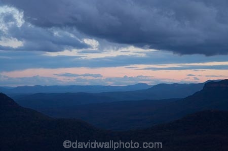 Australasia;Australia;Australian;Blue-Mountains;Blue-Mountains-N.P.;Blue-Mountains-National-Park;Blue-Mountains-NP;cloud;cloudy;dusk;Echo-Point;escarpment;escarpments;evening;Jamison-Valley;Katoomba;N.S.W.;New-South-Wales;NSW;overcast;rain-cloud;rain-clouds;twilight;UN-world-heritage-site;UNESCO-World-Heritage-Site;united-nations-world-heritage-site;world-heritage;world-heritage-area;world-heritage-areas;World-Heritage-Park;World-Heritage-site;World-Heritage-Sites