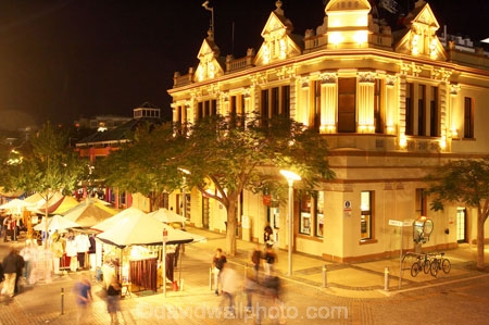 australasia;Australia;australian;Brisbane;Friday-night-market;illuminate;illuminated;illumination;light;lights;market;markets;night;night-time;people;Queensland;south-bank;South-Bank-Parklands;stall;stalls