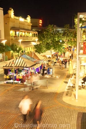 australasia;Australia;australian;Brisbane;Friday-night-market;illuminate;illuminated;illumination;light;lights;market;markets;night;night-time;people;Queensland;south-bank;South-Bank-Parklands;stall;stalls