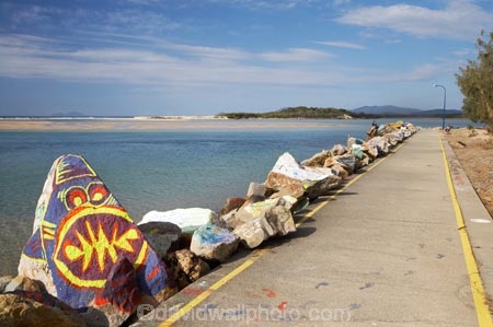 art;art-works;Australasian;Australia;Australian;breakwall;breakwalls;breakwater;breakwaters;grafitti;groyne;groynes;Mid-North-Coast;Mid-North-Coast-NSW;Mid-North-Nsw;Mid-Northern-NSW;mole;moles;N.S.W.;Nambucca-Head;Nambucca-Heads;New-South-Wales;NSW;Painted-Rocks;seawall;seawalls