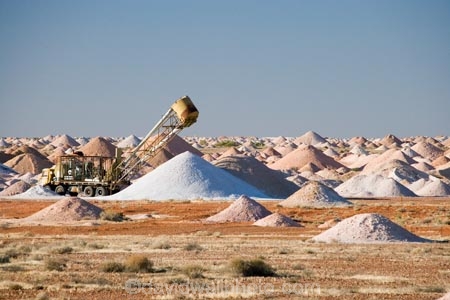Australasian;Australia;Australian;Australian-Outback;blower;blowers;Coober-Pedy;excavate;excavating;excavation;machine;machinery;machines;mine;mines;mining;mining-machinery;opal-mine;opal-mines;opal-mining;Outback;red-centre;S.A.;SA;slag-heaps;South-Australia;subterranean