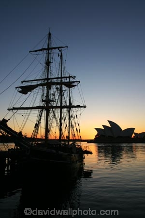 harbor;harbors;harbours;harbours;sunrise;silhouette;icon;symbol;landmark;landmarks;sunrise;orange;mast;masts;historic;historical;rigging;rope;ropes;Sydney;Opera;House;Tall;Ship;Dawn;Australia