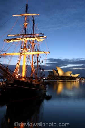 harbor;harbors;harbours;harbours;sunrise;silhouette;icon;symbol;landmark;landmarks;sunrise;orange;mast;masts;historic;historical;rigging;rope;ropes;Sydney;Opera;House;Tall;Ship;Dawn;Australia