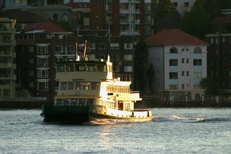 Passenger;passengers;Ferry;ferries;Sydney;harbour;harbor;harbours;harbors;Australia;commute;commuters;boat;boats;transport;transportation;water;dawn;sunrise