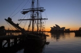 Australia;Dawn;harbor;harbors;harbours;historic;historical;House;icon;landmark;landmarks;mast;masts;Opera;orange;rigging;rope;ropes;Ship;silhouette;sunrise;Sydney;symbol;Tall
