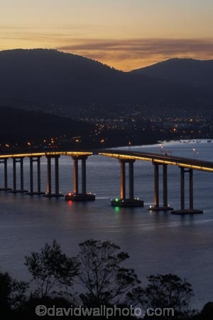 Australasian;Australia;Australian;bridge;bridges;Derwent-River;dusk;evening;Hobart;Island-of-Tasmania;Mount-Wellington;Mt-Wellington;Mt.-Wellington;night;night-time;River-Derwent;road-bridge;road-bridges;State-of-Tasmania;Tas;Tasman-Bridge;Tasmania;traffic-bridge;traffic-bridges;twilight