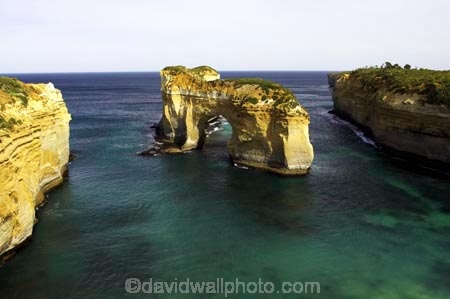 arch;arches;archway;archways;australasian;australia;australian;bluff;bluffs;cliff;cliffs;coast;coastal;coastline;erode;erodes;erosion;errosion;geological-formation;geological-formations;geology;great-ocean-highway;great-ocean-road;great-ocean-route;horizon;horizons;landscape;landscapes;loch-ard-gorge;loch-art-gorge;lochard-gorge;ocean;oceans;port-campbell-national-park;rock-formation;rock-formations;sea;seas;shipwreck-coast;shore;shoreline;southern-ocean;steep;surf;the-island-archway;travel;victoria;viewpoint;viewpoints;wave;waves