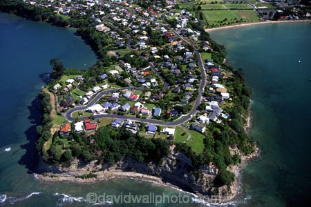 residential;urban-sprawl;suburban;suburbia;houses;water;community;seaside;sea;ocean;shore;seashore;suburban-beach;tide;tidal;coastline;bays;aerials;point;peninsula