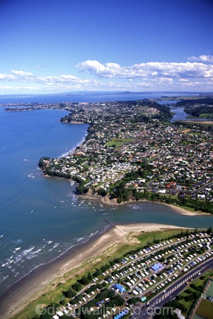 residential;urban-sprawl;suburban;suburbia;houses;water;community;seaside;sea;ocean;shore;seashore;suburban-beach;tide;tidal;coastline;bays;aerials;river;rivers