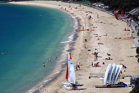 beach;picnic;sail;sailing;sails;sand;swim;swimming;water;wind;wind-surf;wind-surfer