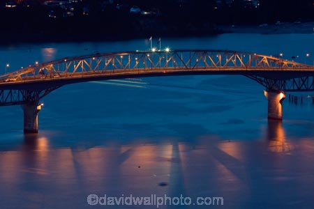 Auckland;Auckland-Harbour-Bridge;bridge;bridges;calm;dark;dusk;evening;harbor;harbors;harbour;harbours;light;lights;N.I.;N.Z.;New-Zealand;NI;night;night-time;night_time;North-Island;NZ;placid;quiet;reflection;reflections;serene;smooth;still;tranquil;twilight;Waitemata-Harbor;Waitemata-Harbour