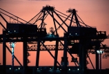 Crane;Cranes;Dock;Docks;Dusk;Freight-transportation;Freighter;Freighters;Gantry-crane;Harbor;Harbors;Harbour;Harbours;Industrial;Industry;Port;Ports;Sea;Ship;Shipping;Ships;Silhouette;Silhouettes;Sunset;Sunsets;Trade;Transport;Transportation;Transports;Wharf;Wharfs;Wharves