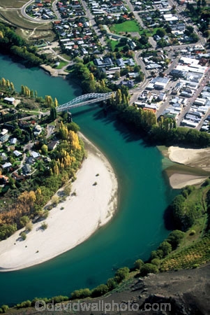 aerials;beach;beaches;bridge;bridges;curve;curves;house;houses;residential;river;rivers;town