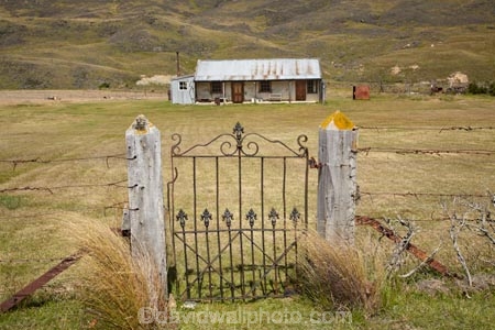 abandoned;backcountry-hut;backcountry-huts;building;buildings;cabin;cabins;Central-Otago;cobb;cobb-cottage;cottage;cottages;farm;farming;forgotten;forsaken;gate;gatepost;gateposts;gates;gateway;gateways;goldminers;goldmining;goldrush;heritage;historic;historic-building;historic-buildings;historical;historical-building;historical-buildings;history;homesteads;hut;huts;mine;miners;miners-cottage;mining;musterers-hut;N.Z.;neglect;neglected;Nevis-Valley;New-Zealand;NZ;old;Otago;overgrown;ruin;rush;S.I.;SI;South-Is.;South-Island;tradition;traditional