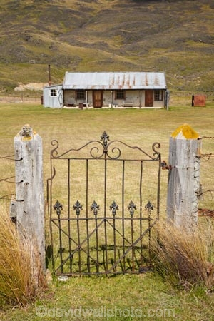 abandoned;backcountry-hut;backcountry-huts;building;buildings;cabin;cabins;Central-Otago;cobb;cobb-cottage;cottage;cottages;farm;farming;forgotten;forsaken;gate;gatepost;gateposts;gates;gateway;gateways;goldminers;goldmining;goldrush;heritage;historic;historic-building;historic-buildings;historical;historical-building;historical-buildings;history;homesteads;hut;huts;mine;miners;miners-cottage;mining;musterers-hut;N.Z.;neglect;neglected;Nevis-Valley;New-Zealand;NZ;old;Otago;overgrown;ruin;rush;S.I.;SI;South-Is.;South-Island;tradition;traditional