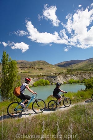 bicycle;bicycles;bike;bikes;boy;boys;brother;brothers;Central-Otago;child;children;cycle;cycler;cyclers;cycles;cyclist;cyclists;families;family;girl;girls;kid;kids;Lake-Dunstan;little-boy;little-boys;little-girl;mother;mothers;mountain-bike;mountain-biker;mountain-bikers;mountain-bikes;mtn-bike;mtn-biker;mtn-bikers;mtn-bikes;N.Z.;New-Zealand;NZ;Otago;people;person;push-bike;push-bikes;push_bike;push_bikes;pushbike;pushbikes;recreation;S.I.;SI;sibbling;sibblings;sister;sisters;small-boys;small-girls;South-Is.;South-Island