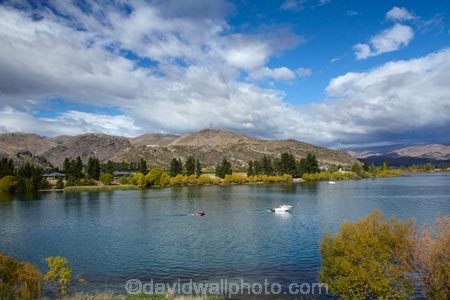 autuminal;autumn;autumn-colour;autumn-colours;autumnal;boat;boats;Cairnmuir-Range;color;colors;colour;colours;Cromwell;deciduous;fall;gold;golden;Lake-Dunstan;leaf;leaves;N.Z.;New-Zealand;NZ;Otago;S.I.;season;seasonal;seasons;SI;South-Is;South-Island;Sth-Is;tree;trees;yellow