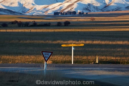 Central-Otago;cold;Coldness;extreme-weather;freeze;freezing;give-way-sign;giveway-signs;Hawkdun-Ra;Hawkdun-Range;Hills-Creek;Ida-Range;Ida-Rd;Ida-Valley;Idaburn;Maniototo;N.Z.;New-Zealand;NZ;Omakau;Otago;Oturehua;Ranfurly;road-sign;road-signs;S.H.85;S.I.;Scenic;Scenics;Season;Seasons;SH85;SI;signpost;signposts;snow;snowy;South-Is;South-Island;State-Highway-85;Sth-Is;weather;white;winter;Wintertime;wintery;wintry