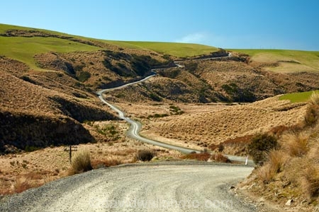 countryside;dusty;gravel-road;gravel-roads;Lake-Mahinerangi;lawrence;metal-road;metal-roads;metalled-road;metalled-roads;N.Z.;New-Zealand;NZ;Otago;road;roads;rural;S.I.;SI;South-Is;South-Island;Sth-Is;tussock;Tussocks;unpaved-road;unpaved-roads