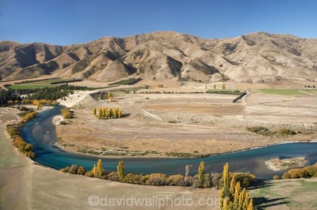 s-bend;aerial;aerial-photo;aerial-photograph;aerial-photographs;aerial-photography;aerial-photos;aerial-view;aerial-views;aerials;agricultural;agriculture;arid;autuminal;autumn;autumn-colour;autumn-colours;autumnal;bend;bends;Central-Otago;Clutha-River;color;colors;colour;colours;country;countryside;deciduous;drought;dry;fall;farm;farming;farmland;farms;field;fields;Luggate;meadow;meadows;N.Z.;New-Zealand;NZ;Otago;paddock;paddocks;pasture;pastures;river;rivers;rural;s-bend;S.I.;season;seasonal;seasons;SI;South-Is.;South-Island;tree;trees;Upper-Clutha