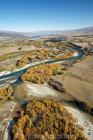 aerial;aerial-photo;aerial-photograph;aerial-photographs;aerial-photography;aerial-photos;aerial-view;aerial-views;aerials;autuminal;autumn;autumn-colour;autumn-colours;autumnal;bend;bends;braided-river;braided-rivers;Central-Otago;Clutha-River;color;colors;colour;colours;creek;creeks;deciduous;fall;golden;meander;meandering;meandering-river;meandering-rivers;N.Z.;New-Zealand;NZ;Otago;river;rivers;S.I.;season;seasonal;seasons;SI;South-Is.;South-Island;stream;streams;tree;trees;Upper-Clutha;willow;willow-tree;willow-trees;willows;yellow
