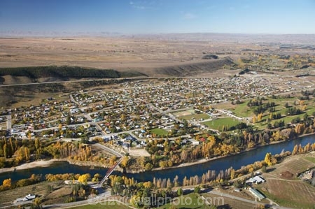 aerial;aerial-photo;aerial-photograph;aerial-photographs;aerial-photography;aerial-photos;aerial-view;aerial-views;aerials;autuminal;autumn;autumn-colour;autumn-colours;autumnal;bridge;bridges;Central-Otago;Clutha-River;Clyde;Clyde-Bridge;color;colors;colour;colours;deciduous;fall;historic-bridge;historic-town;N.Z.;New-Zealand;NZ;Otago;river;rivers;road-bridge;road-bridges;S.I.;season;seasonal;seasons;SI;South-Is.;South-Island;traffic-bridge;traffic-bridges;tree;trees