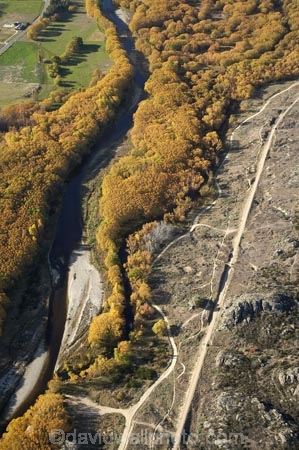 aerial;aerial-photo;aerial-photograph;aerial-photographs;aerial-photography;aerial-photos;aerial-view;aerial-views;aerials;Alexandra;autuminal;autumn;autumn-colour;autumn-colours;autumnal;Central-Otago;Central-Otago-Rail-Trail;color;colors;colour;colours;cycleway;deciduous;fall;Manuherkia-River;N.Z.;New-Zealand;NZ;Otago;Otago-Central-Rail-Trail;rail-trail;rail-trails;river;rivers;S.I.;season;seasonal;seasons;SI;South-Is.;South-Island;tree;trees;willow;willow-tree;willow-trees;willows
