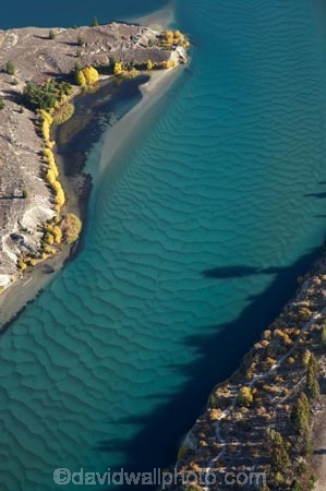 aerial;aerial-photo;aerial-photograph;aerial-photographs;aerial-photography;aerial-photos;aerial-view;aerial-views;aerials;autuminal;autumn;autumn-colour;autumn-colours;autumnal;Bannockburn;Central-Otago;color;colors;colour;colours;deciduous;fall;hydro-lake;hydro-lakes;Kawarau-Arm;lake;Lake-Dunstan;lakes;N.Z.;New-Zealand;NZ;Otago;ripple;rippled;ripples;S.I.;season;seasonal;seasons;SI;silt-up;siltation;silting;South-Is.;South-Island;tree;trees;water